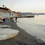 Утро на берегу моря.Кирп.Рыбалка с берега на Кипре._обработано